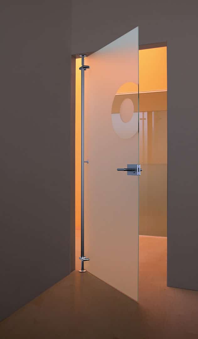 Luconi---DOORS---POLE-B---frameless-single-glazed-pivot-doors-004